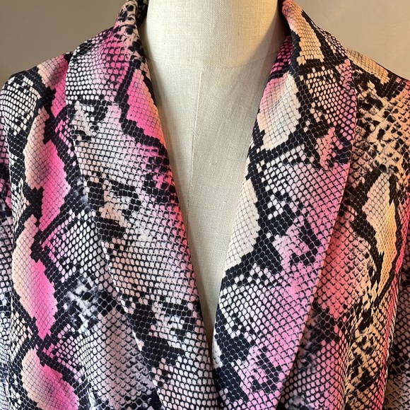 SIMPLY BE UK woman’s pink snakeskin pattern open front cardigan / stretch sz 26 - Picture 3 of 8
